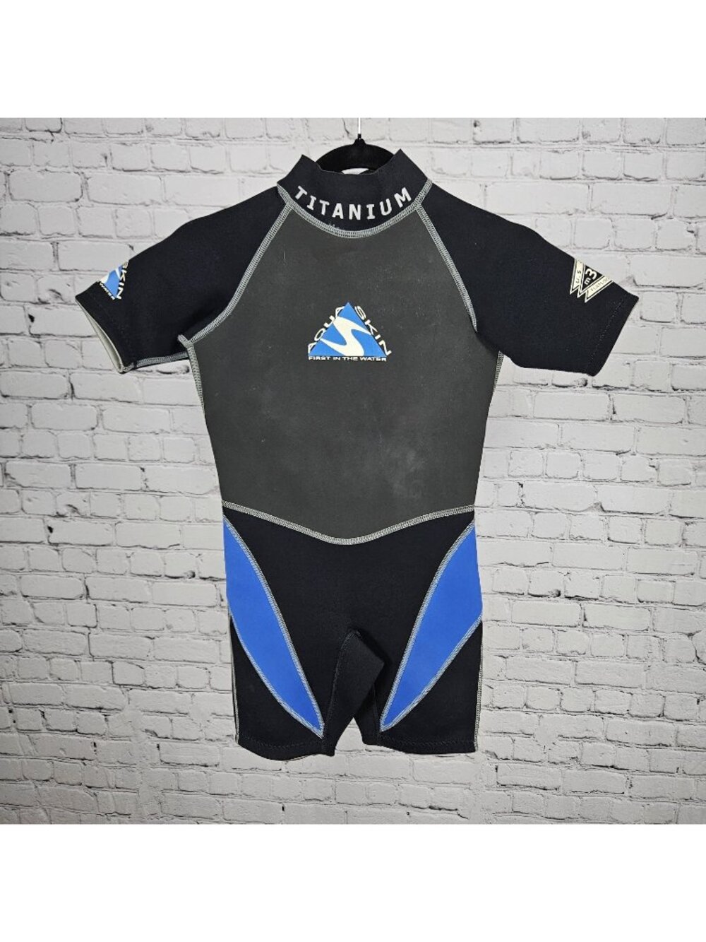 Aqua Skin Black Titanium 3.2mm US Divers Shorty Springsuit Wetsuit Youth Small S